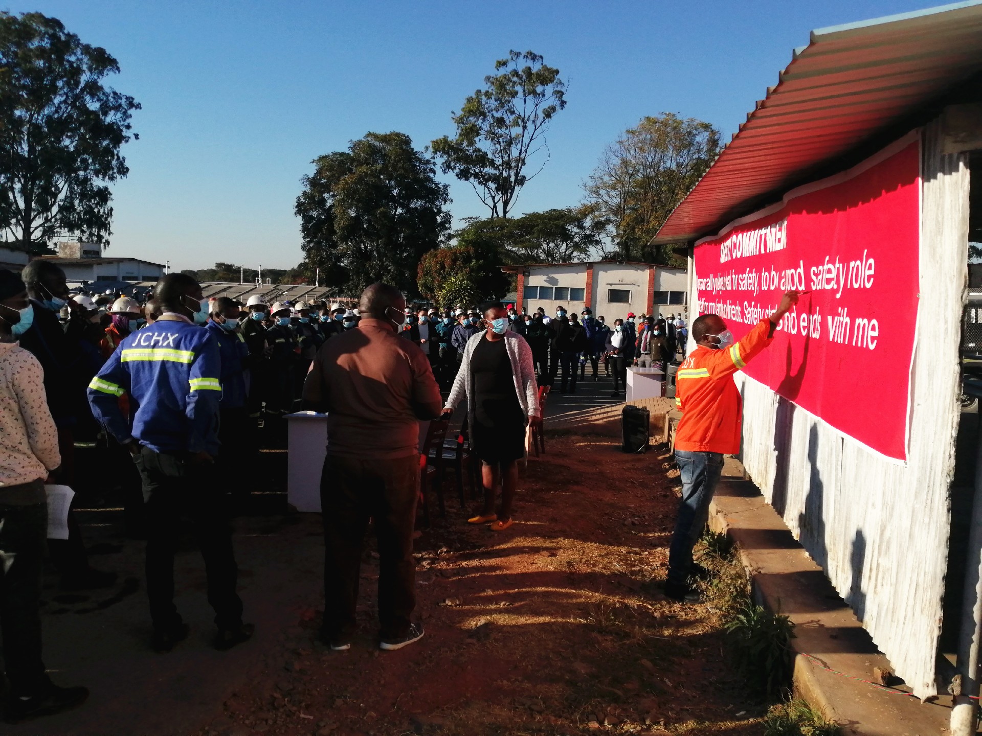 1622620099189321.jpg 谦比希签署安全承诺_副本.jpg