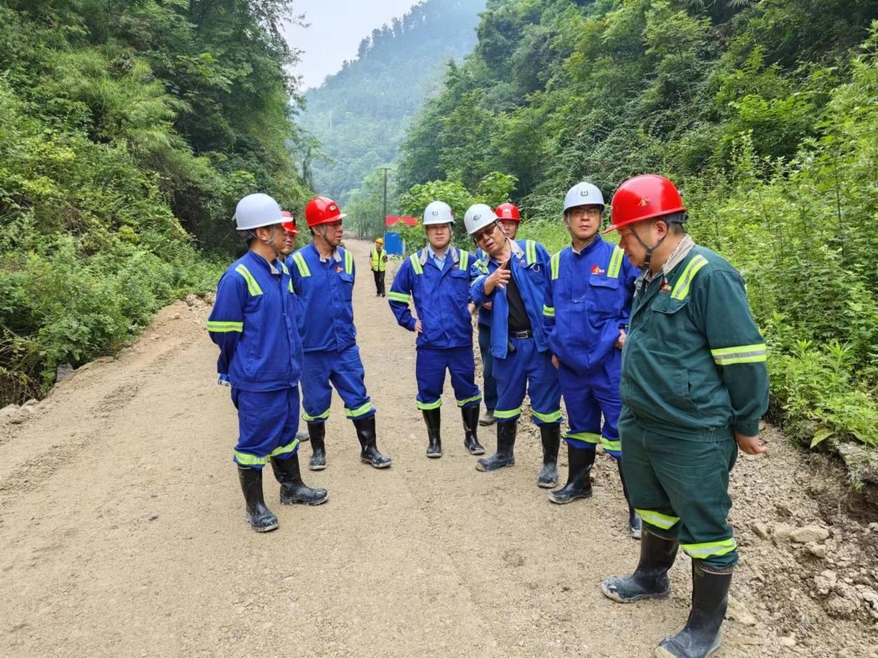 1686297015204081.png 20230609董事长视察两岔河3.png