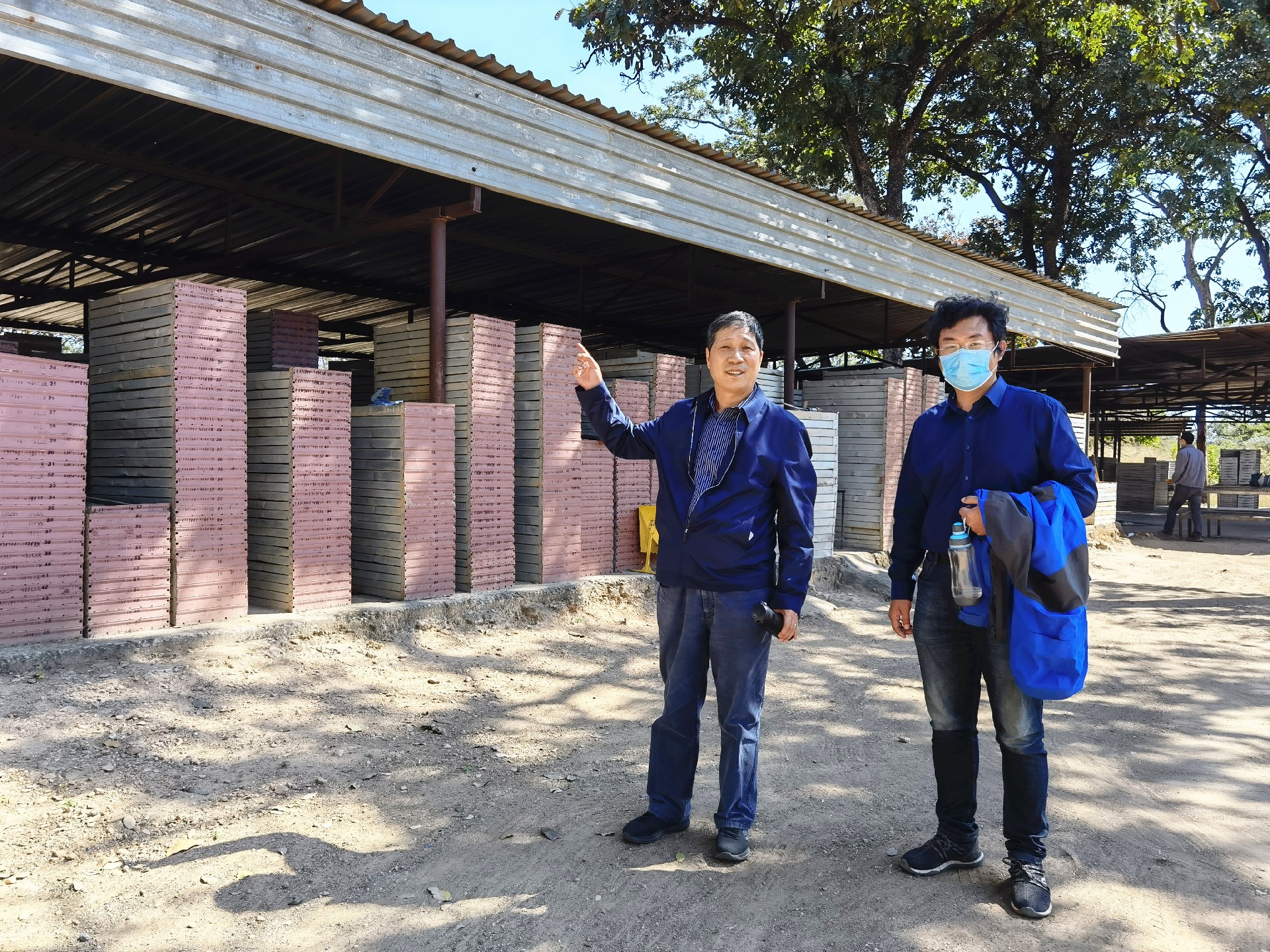 图8 视察岩心库_副本.jpg