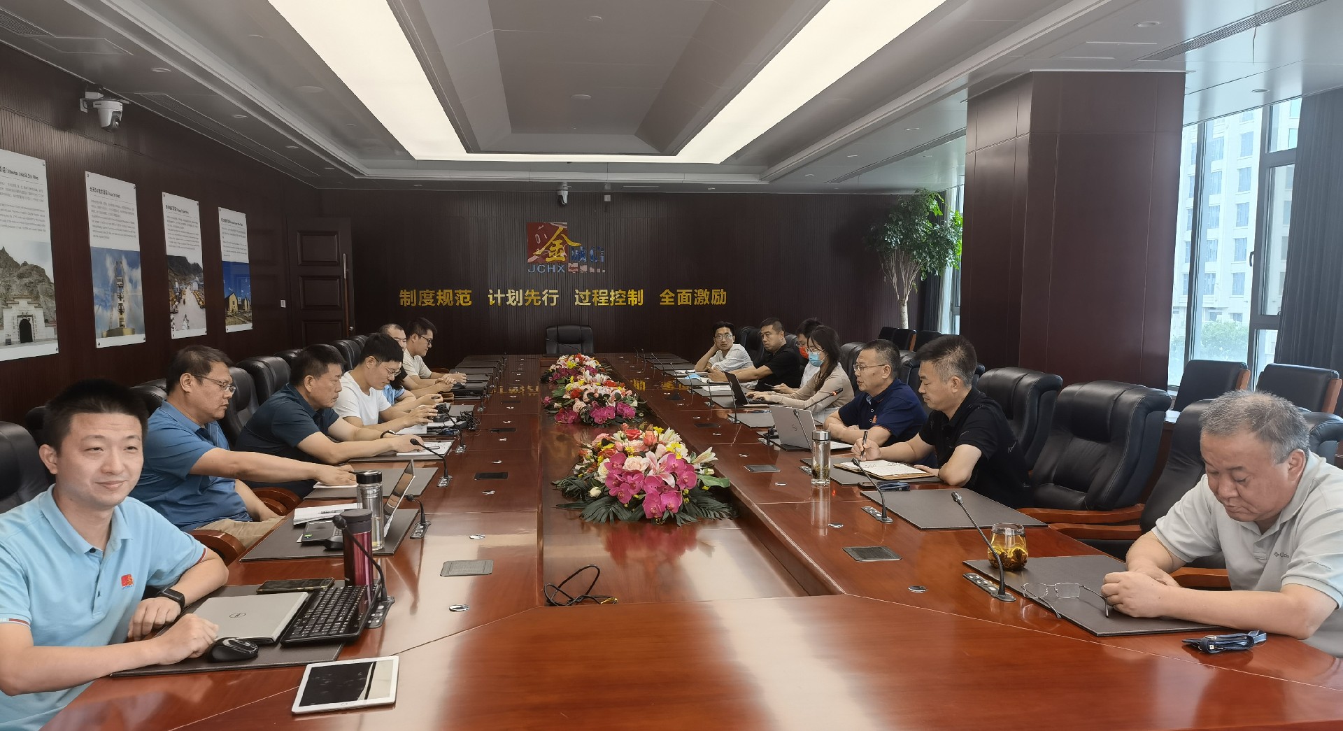 新闻稿照片2 - 运营管理中心开展商务礼仪讲座.jpg