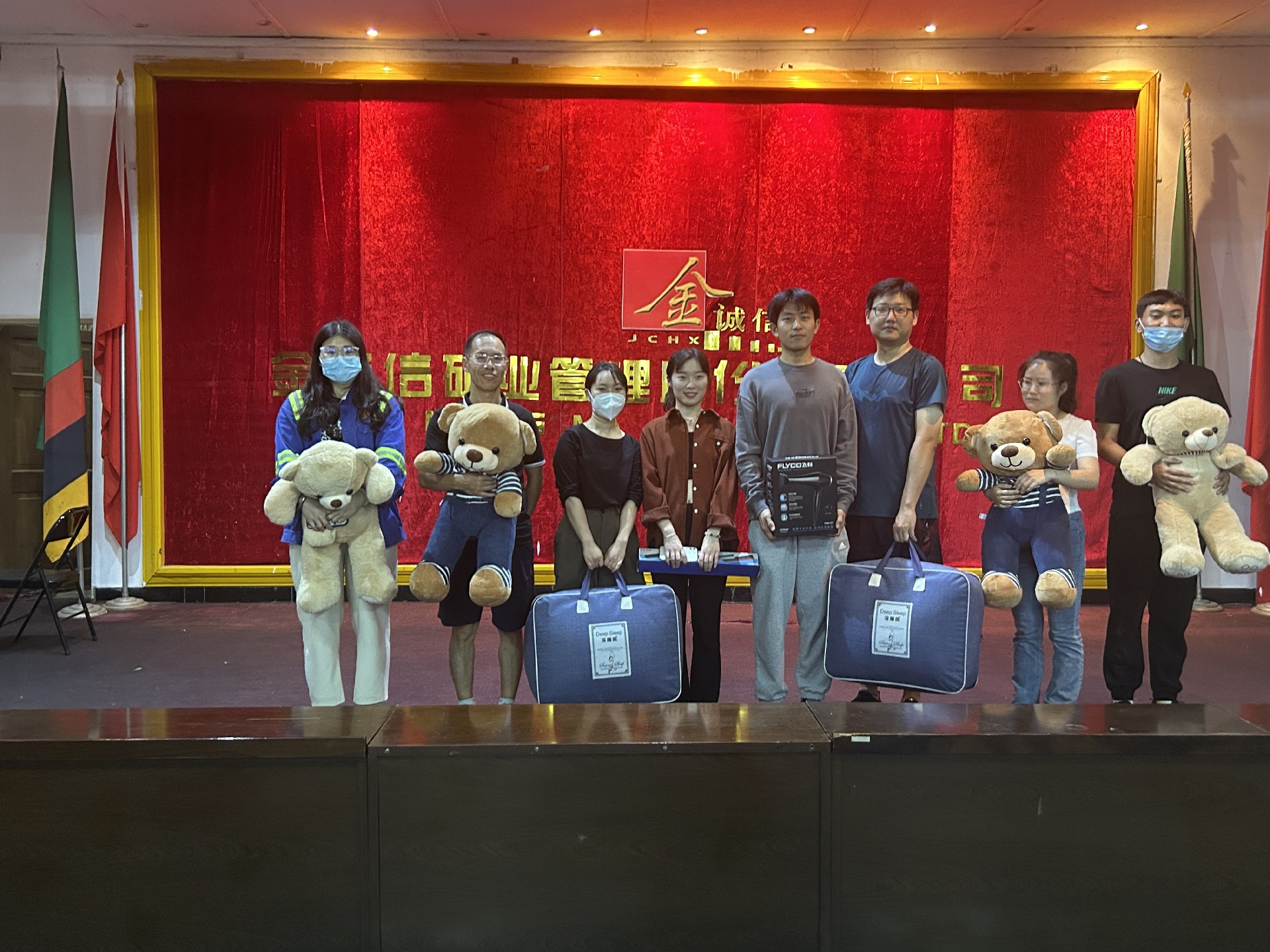 1674876750102682.jpg 羽毛球颁奖-03.jpg