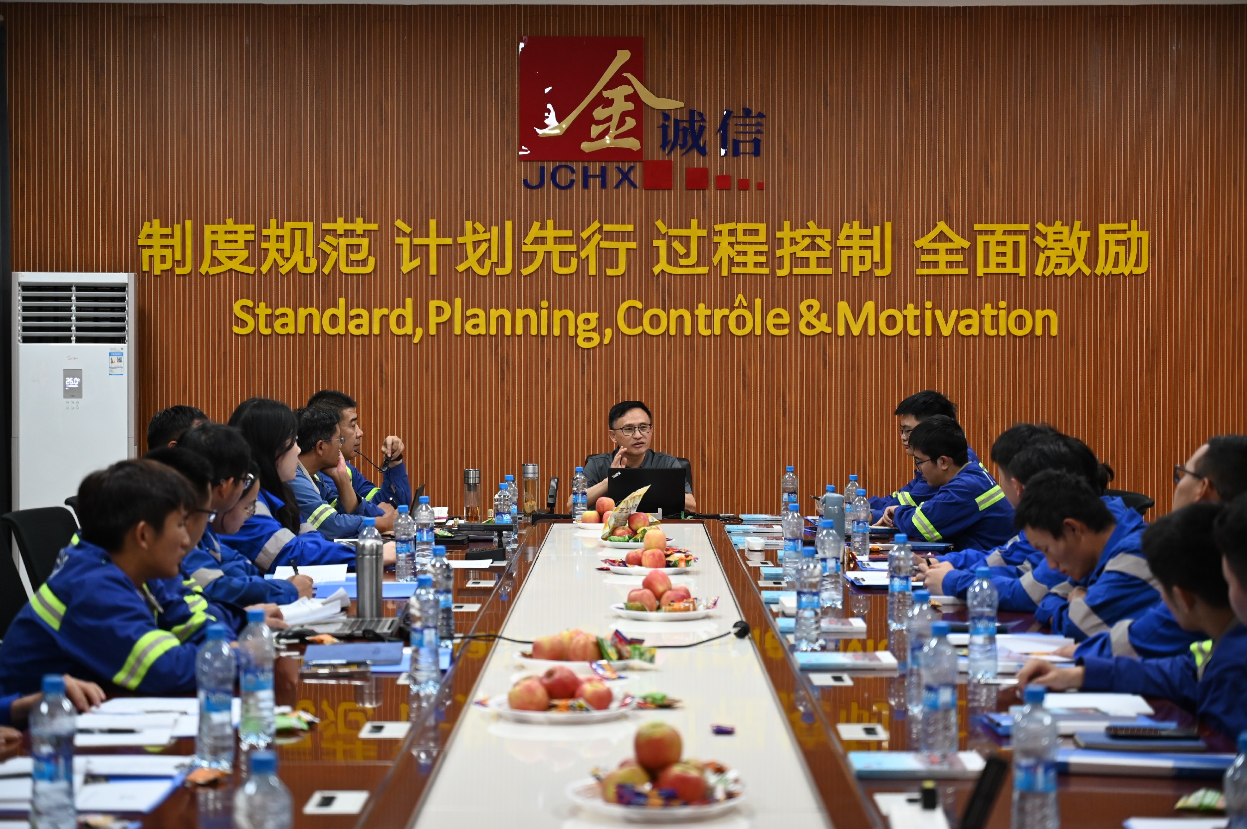 座谈合影1 (1).jpg