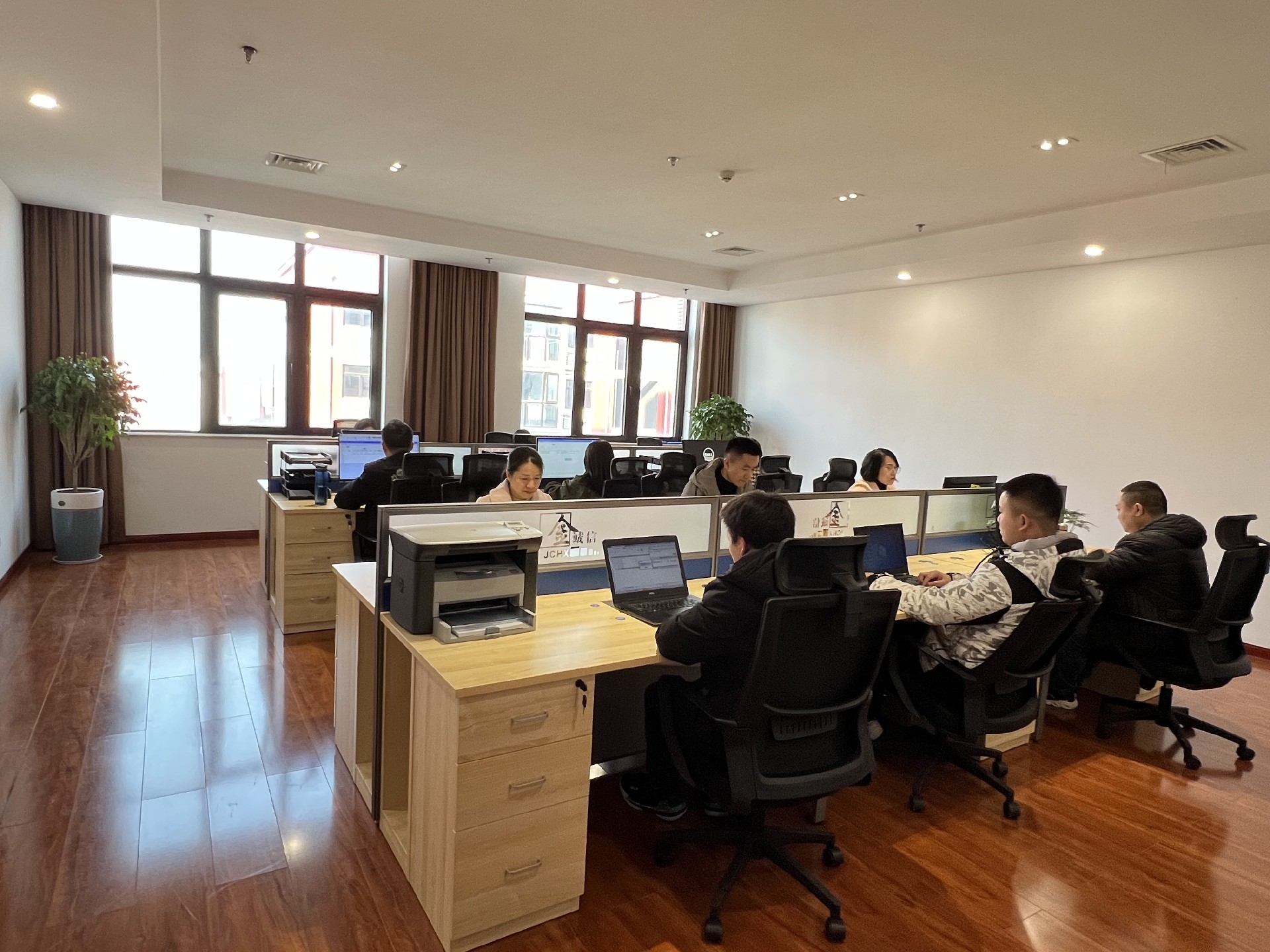 1654573347269668.jpg 财务共享中心办公照片.jpg