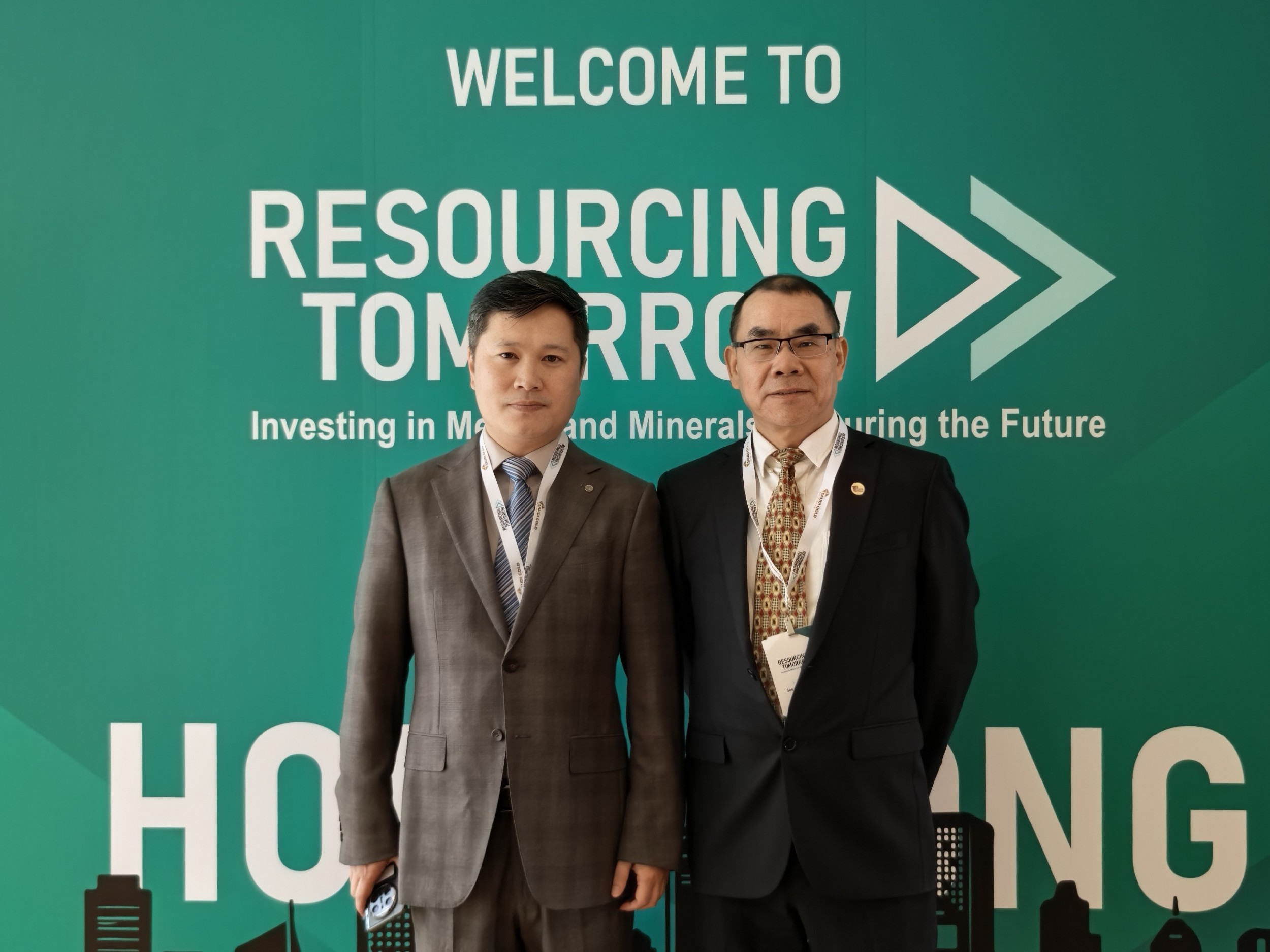 20260420-董事长出席香港矿业会议2(封面）.jpg